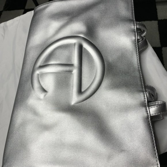 New Telfar Medium Silver Metallic Shopping Bag - Picture 2 of 7